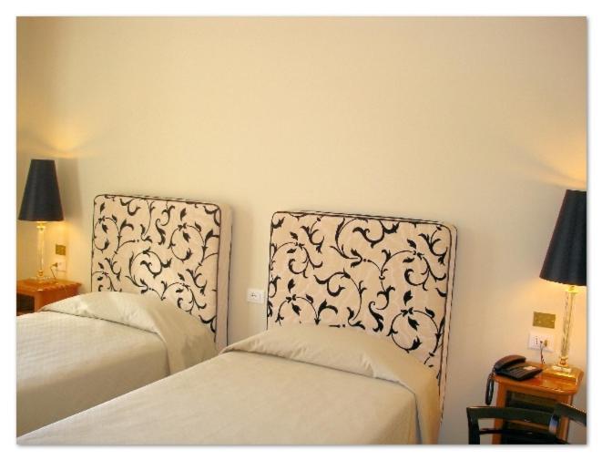 Hotel Certosa Padula Zimmer foto